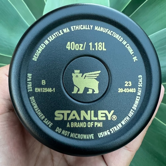 Stanley 40oz Tumbler Hello Kitty Black and Iridescent Cup - Picture 2 of 2